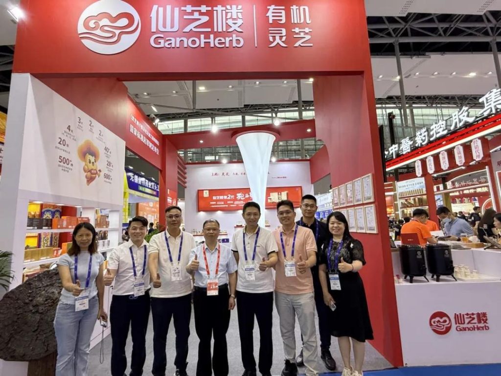 GanoHerb’s Guangdong regional partners visited the exhibition and took a group photo
