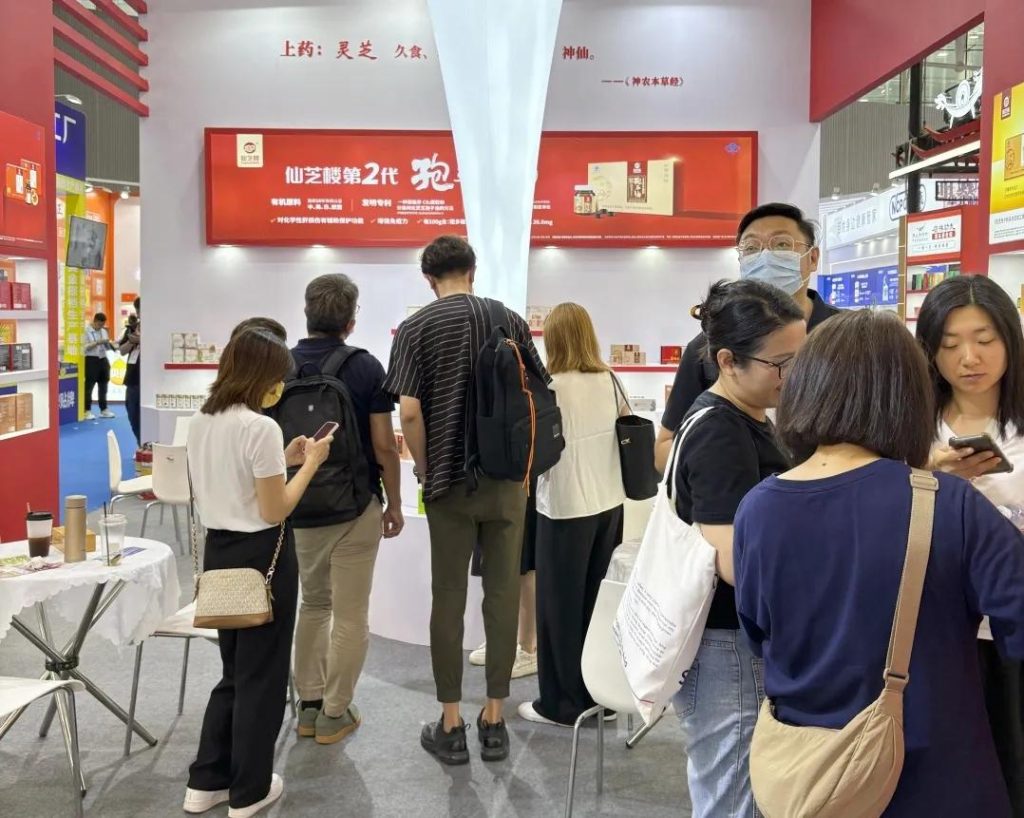 Visitors sampled Reishi tea and inquired about GanoHerb Reishi products (2)