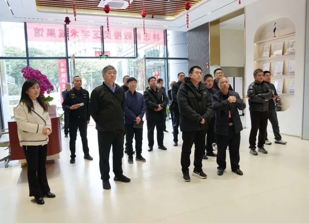 핑구구 시장 규제 관리국 연구팀이 GanoHerb에 도착했습니다.