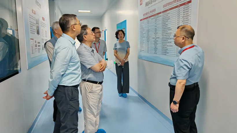 CAS Professor Lin Chen Revisits GanoHerb After 9 Years 3