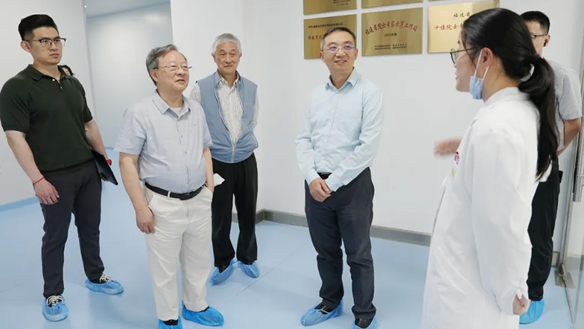CAS Professor Lin Chen Revisits GanoHerb After 9 Years 4