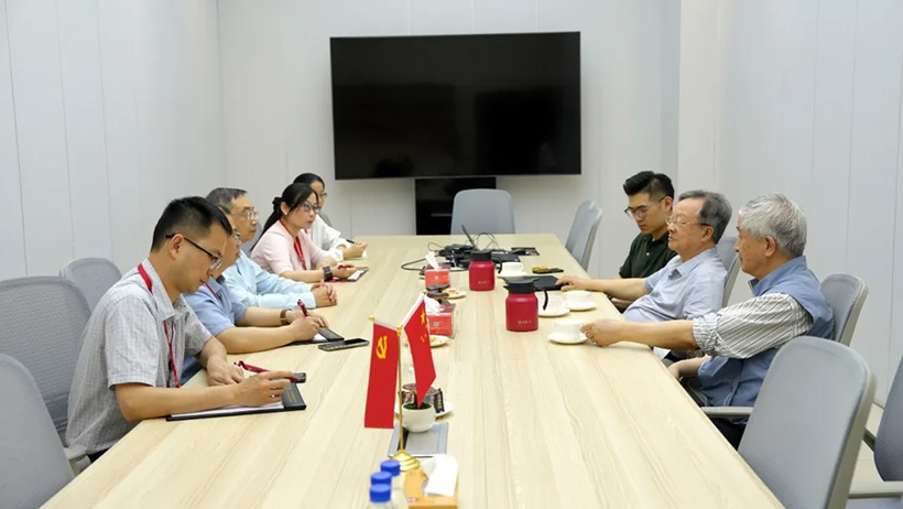 CAS Professor Lin Chen Revisits GanoHerb After 9 Years 5