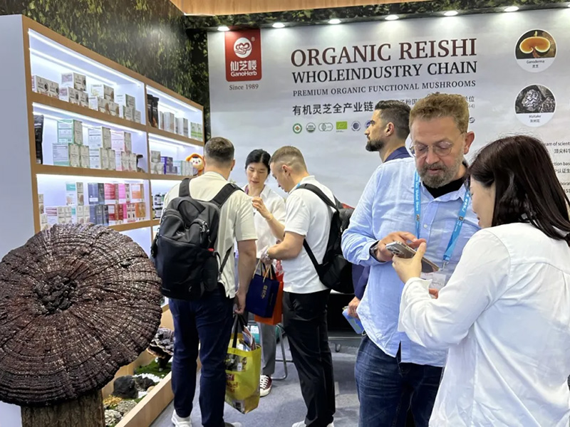 The GanoHerb booth draws a high volume of visitors with continuous buyer inquiries