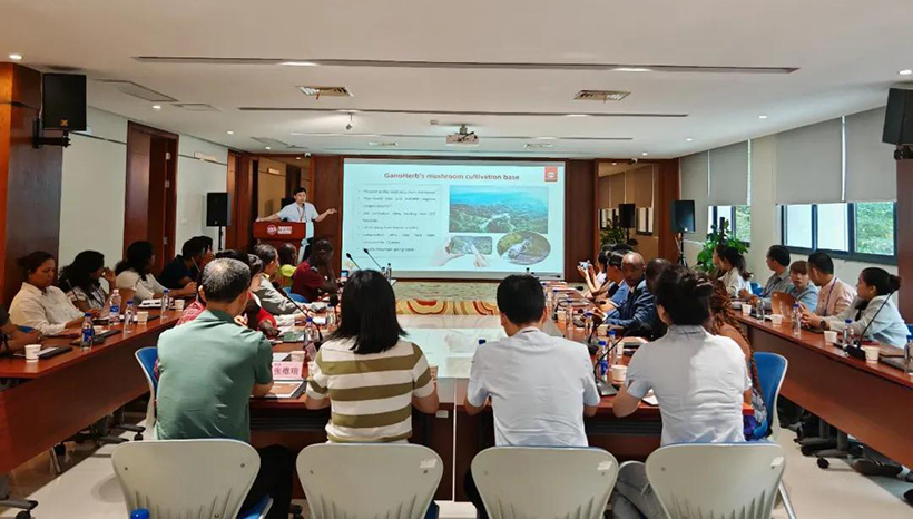 GanoHerb R&D engineer Ricardo Antonio Wu Chen gives a presentation-2
