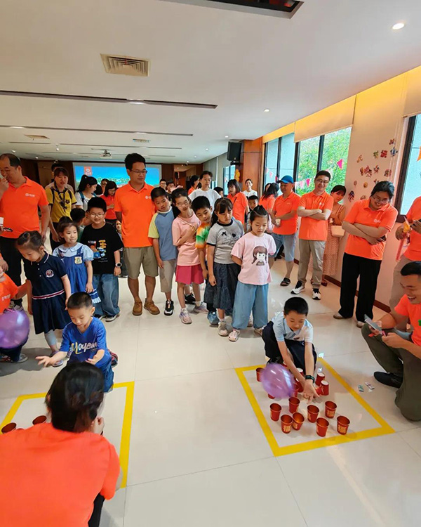 The fun game Ball Tossing & Cup Capping