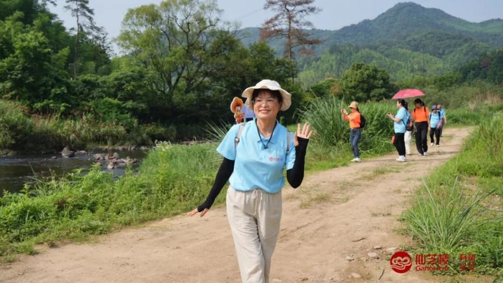 Visiting the Reishi Cultivation Base