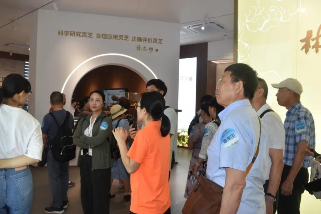 visited the Reishi Academic Achievements Hall of Prof